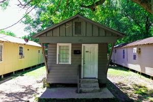 featured image of 822 N Van Buren St #1