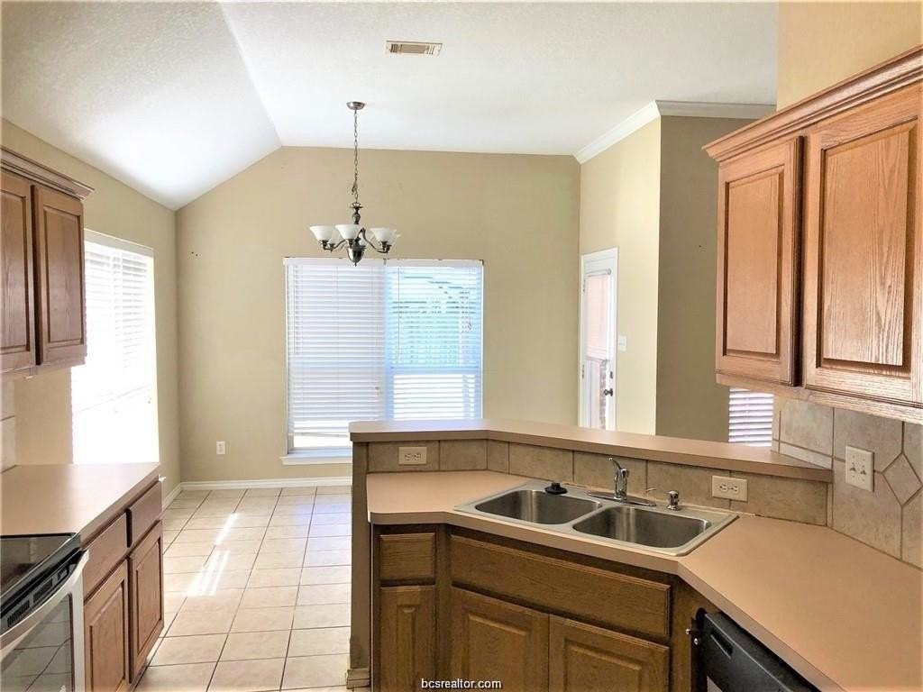 4417 Pickering Pl - Photo 7 of 18