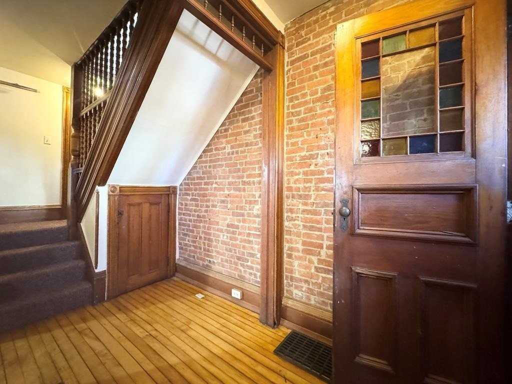 301 W Clinton St - Photo 4 of 8