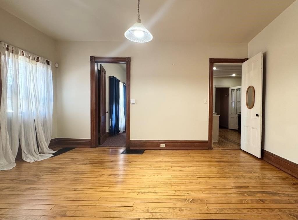 301 W Clinton St - Photo 5 of 8