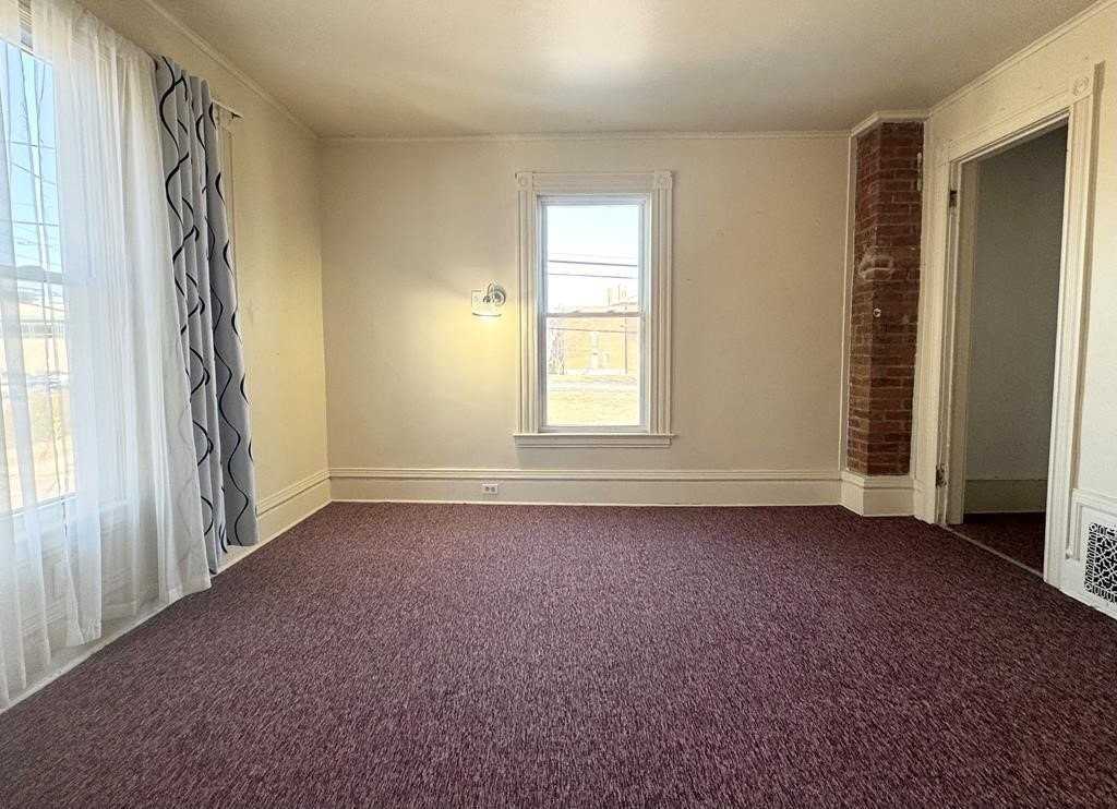 301 W Clinton St - Photo 7 of 8