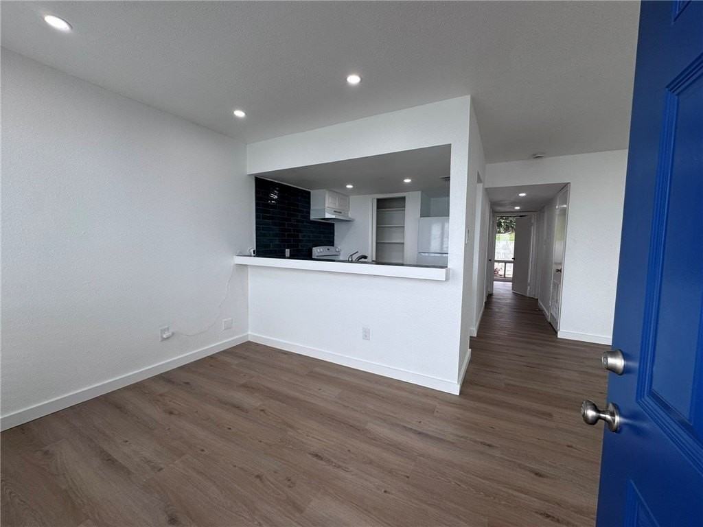 3402 Ocean Dr Apt 32 #29 - Photo 4 of 35