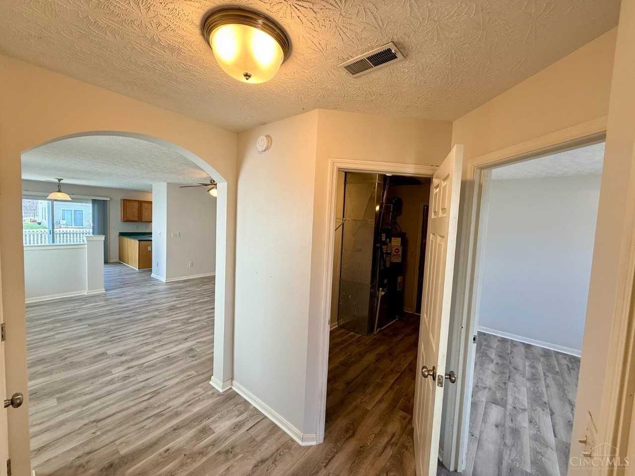 912 S 1st St - Photo 2 of 21