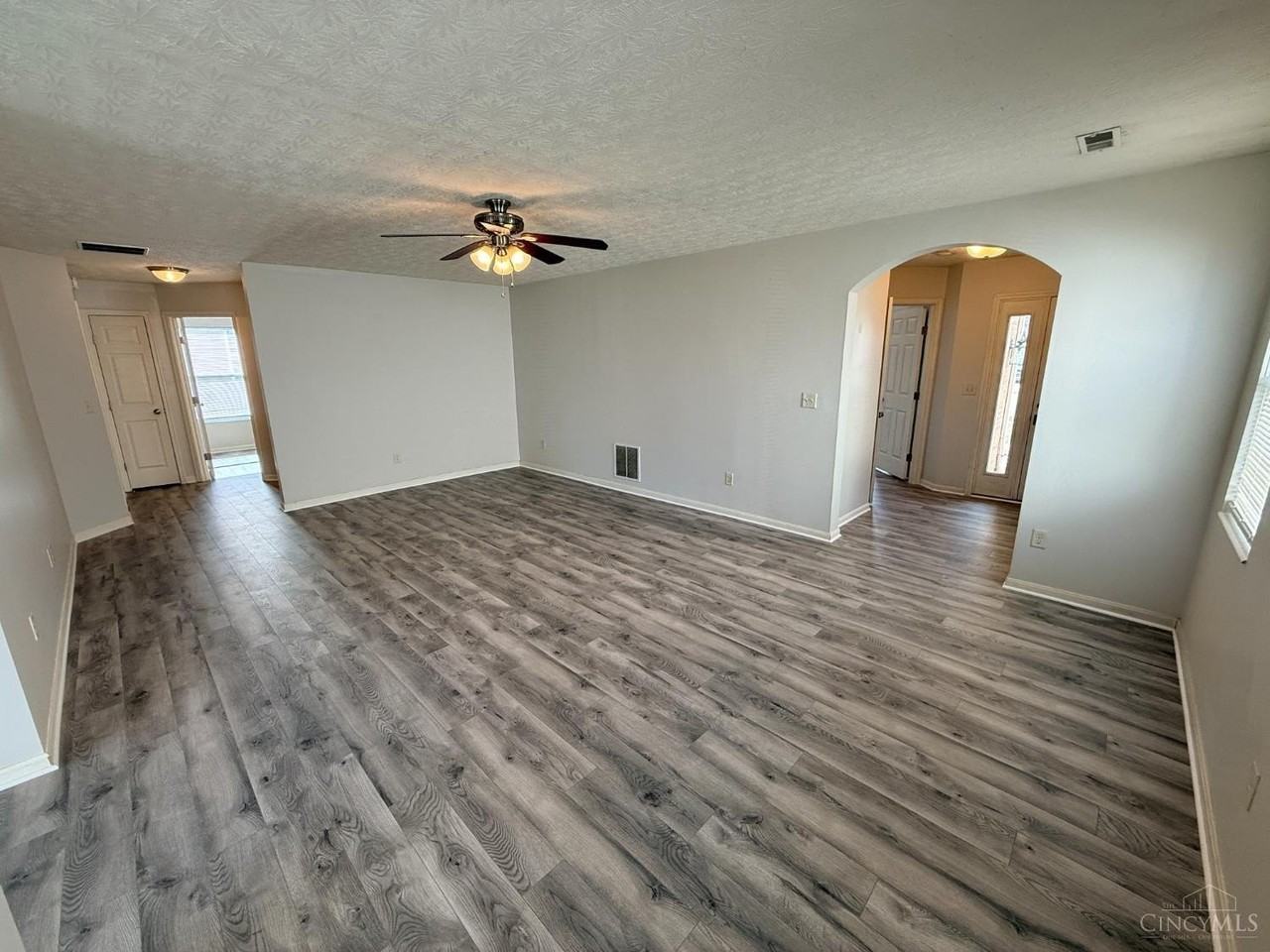 912 S 1st St - Photo 4 of 21