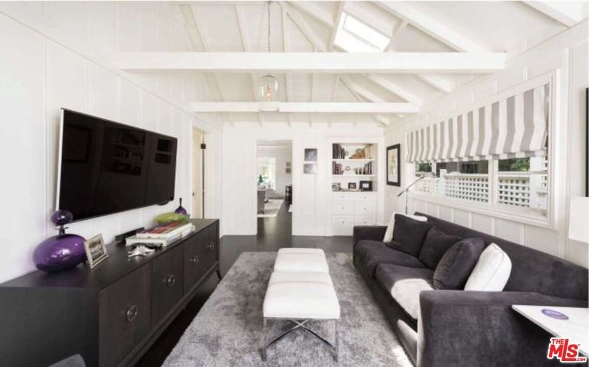 1515 N Doheny Dr - Photo 3 of 23