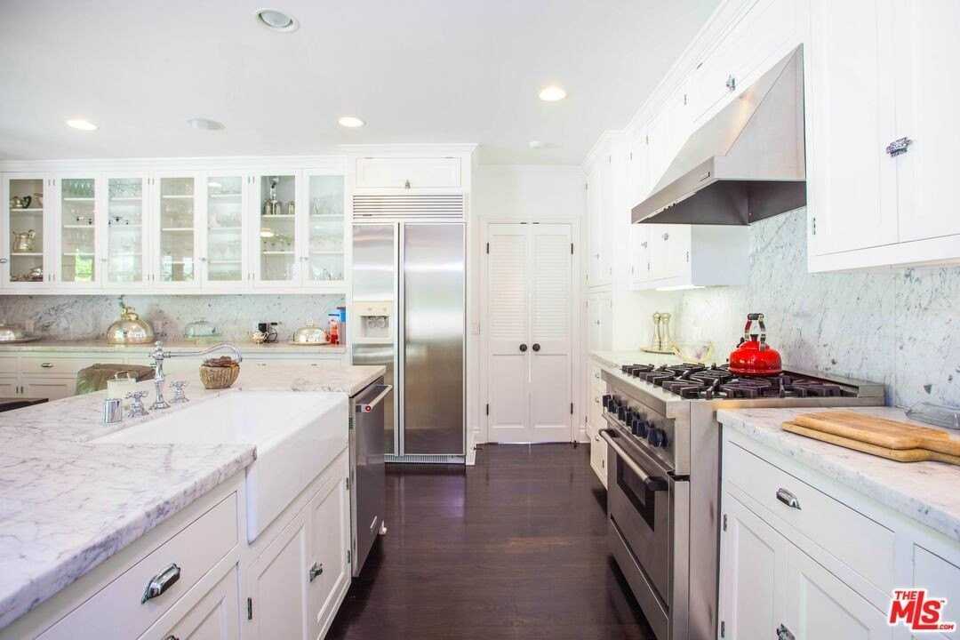 1515 N Doheny Dr - Photo 4 of 23