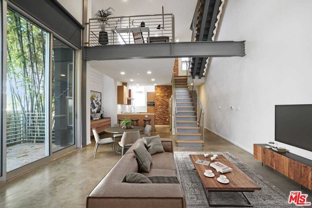 1220 N Orange Grove Ave Apt 7 #7 - Photo 2 of 37