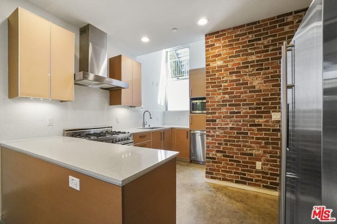 1220 N Orange Grove Ave Apt 7 #7 - Photo 6 of 37