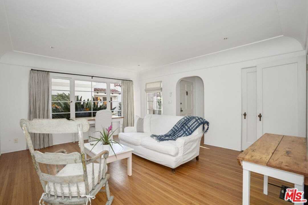 1033 9th St Unit 1033c #1033C - Photo 3 of 20