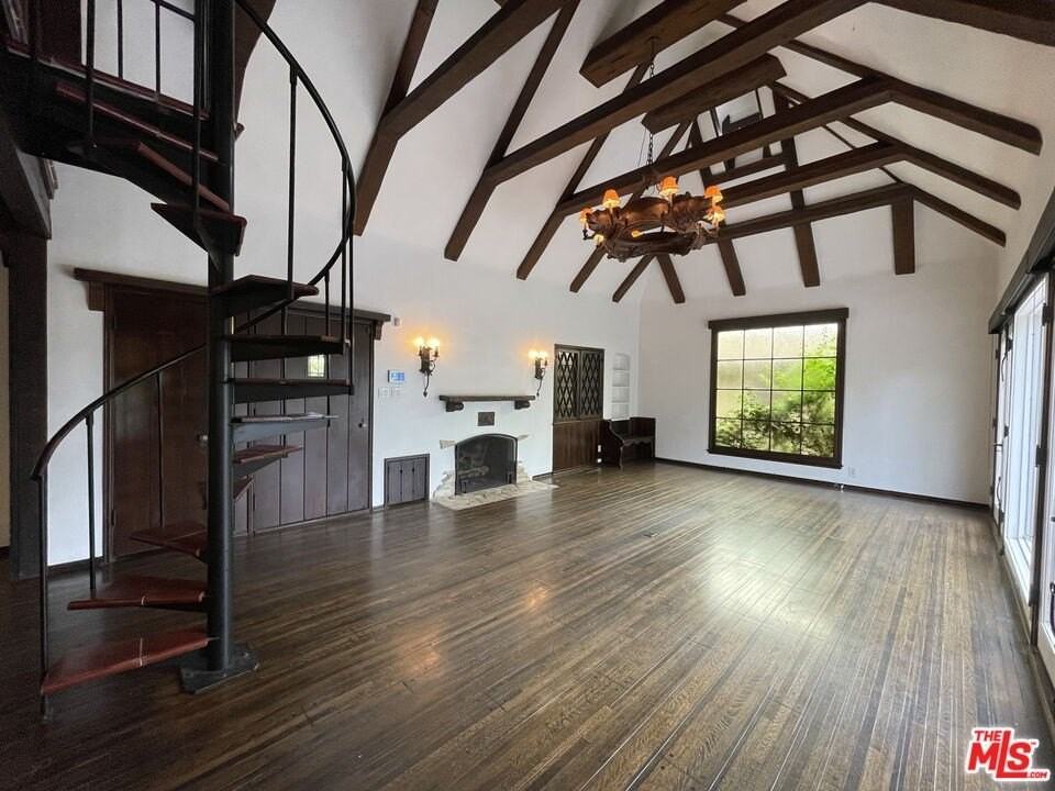 2667 Lake View Ter E - Photo 6 of 50