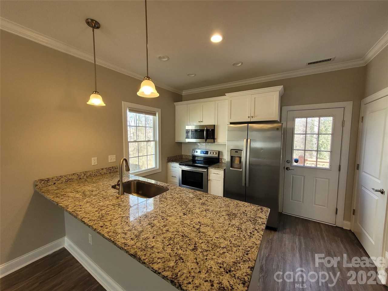 1086 20th St Ne - Photo 4 of 14