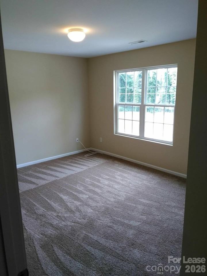 7708 E Lane Dr - Photo 4 of 20