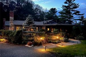 featured image of 11 Rolling Hills Dr