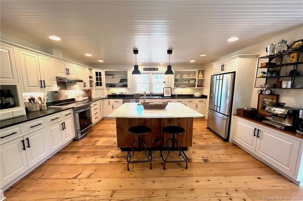 11 Rolling Hills Dr - Photo 4 of 24