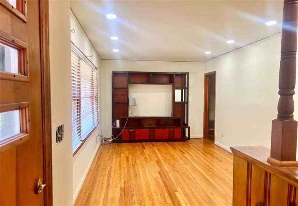 2560 Wood Valley Dr - Photo 2 of 17