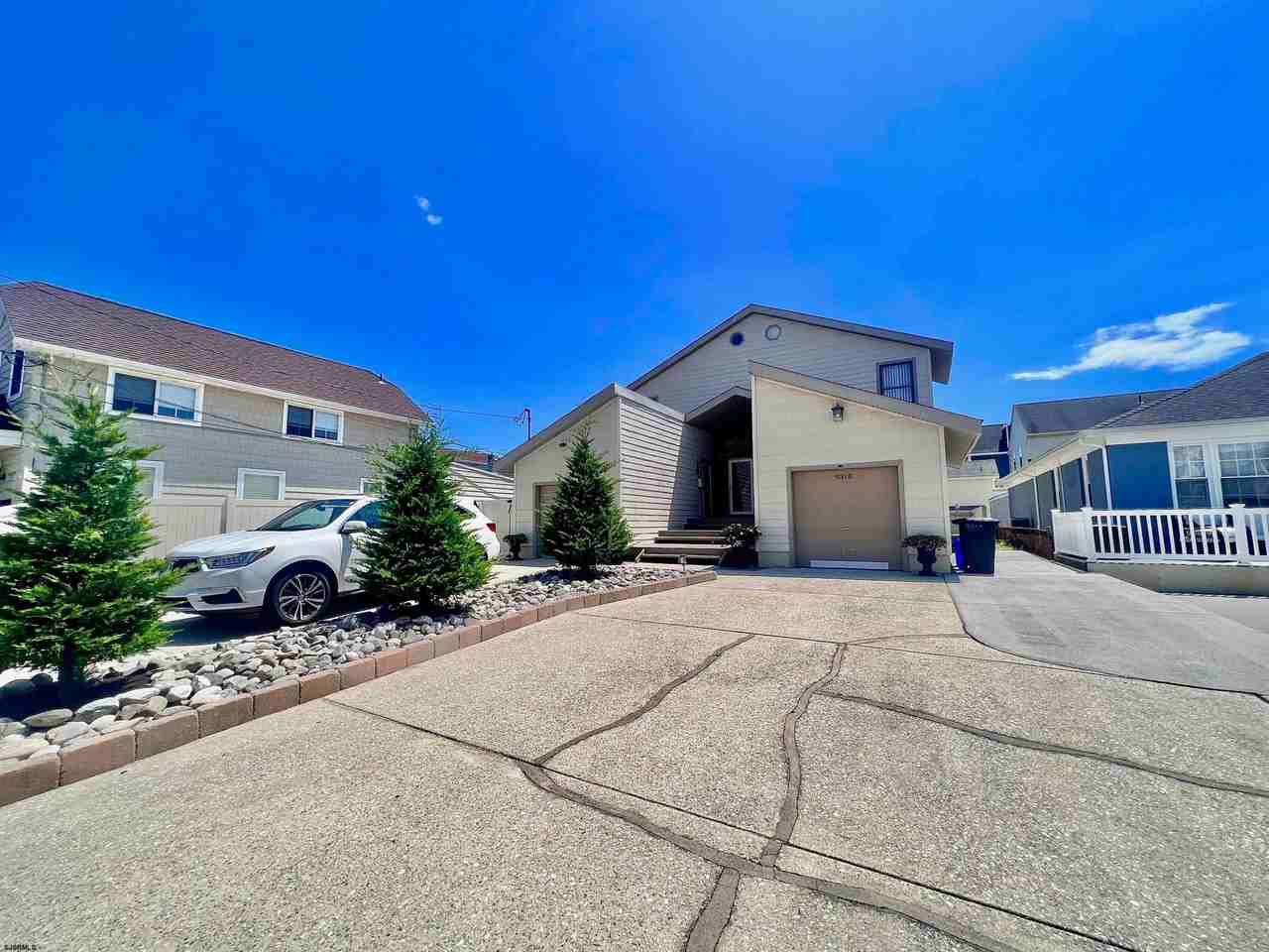 9310 Monmouth Ave - Photo 2 of 13