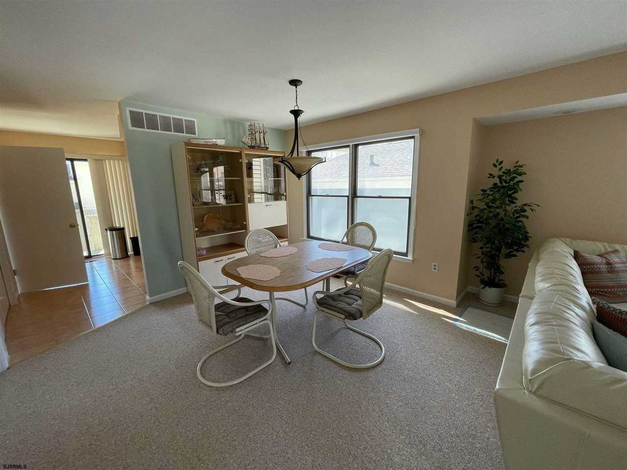 9310 Monmouth Ave - Photo 5 of 13