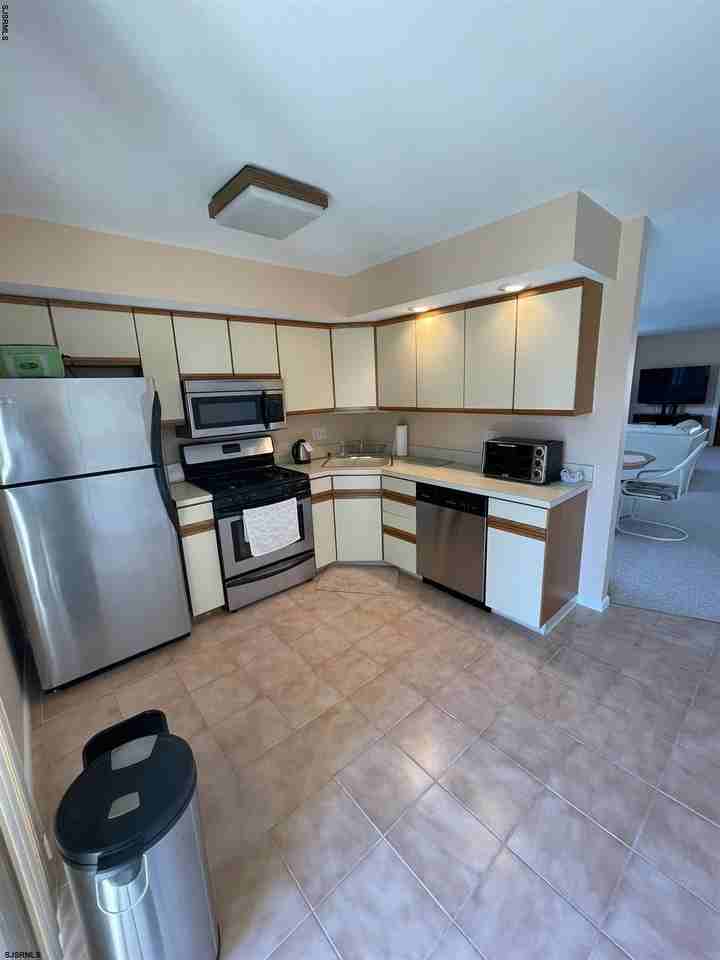 9310 Monmouth Ave - Photo 6 of 13