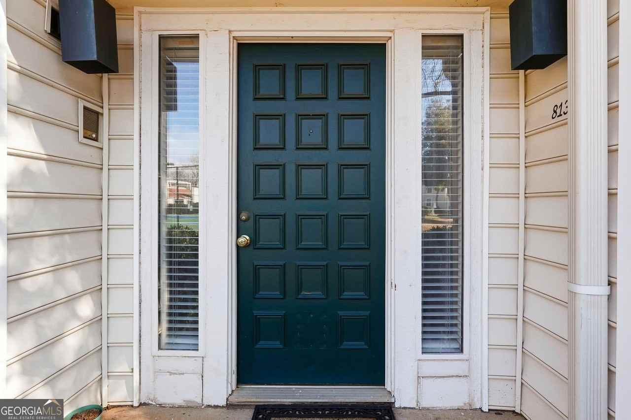 813 Serramonte Dr - Photo 2 of 14