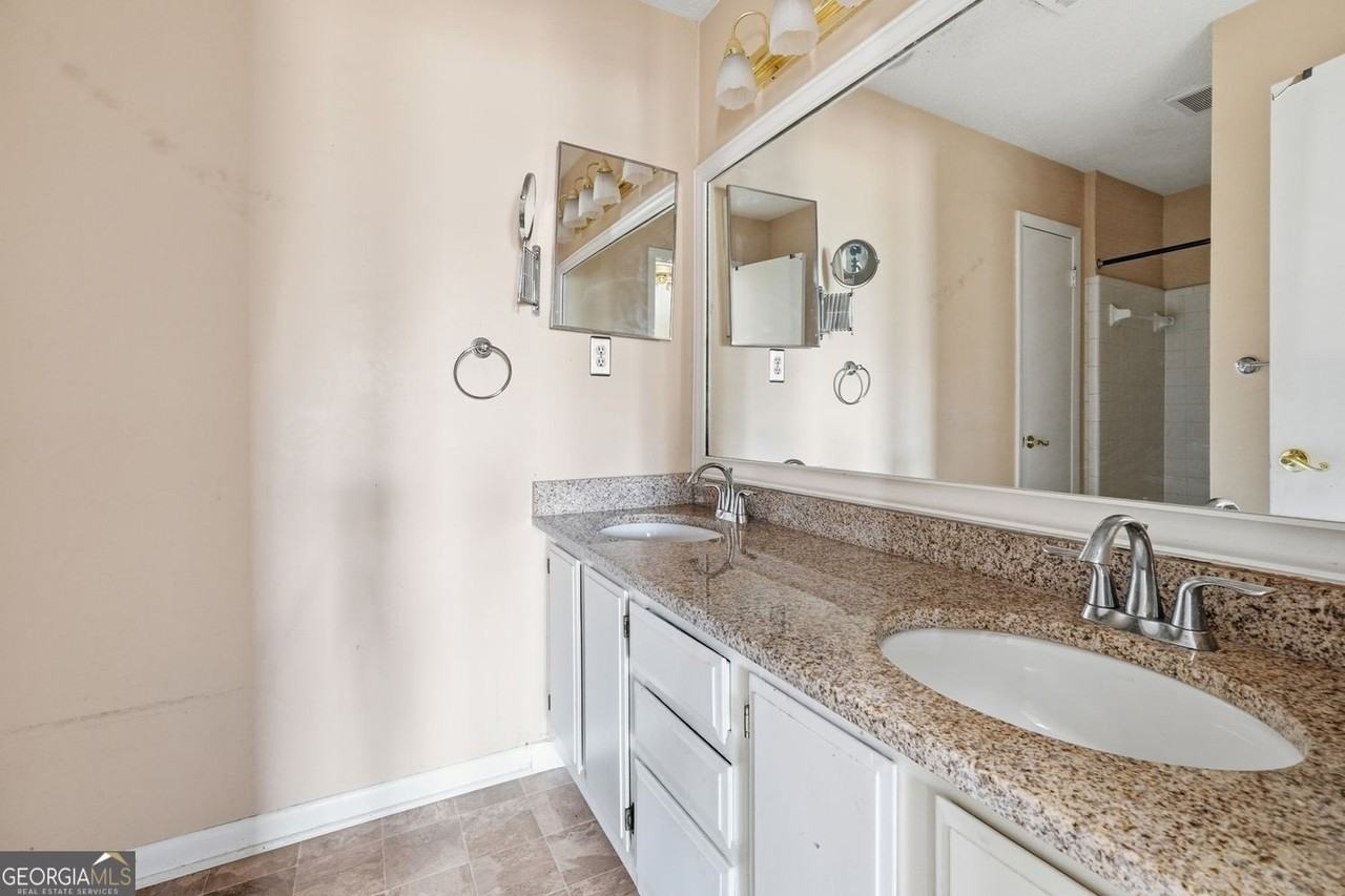 813 Serramonte Dr - Photo 6 of 14