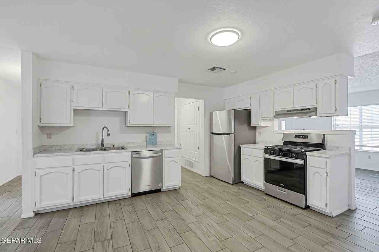 1724 Gambel Quail Dr - Photo 7 of 33