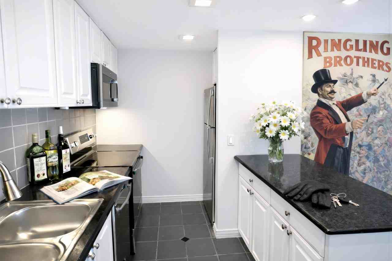555 S Old Woodward Ave #1207 - Photo 5 of 17