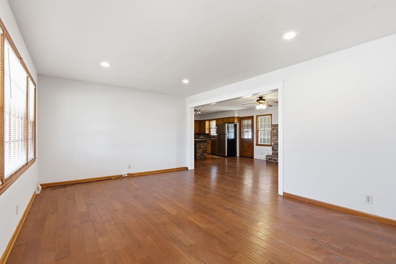 2308 S Hampton Ave - Photo 5 of 25