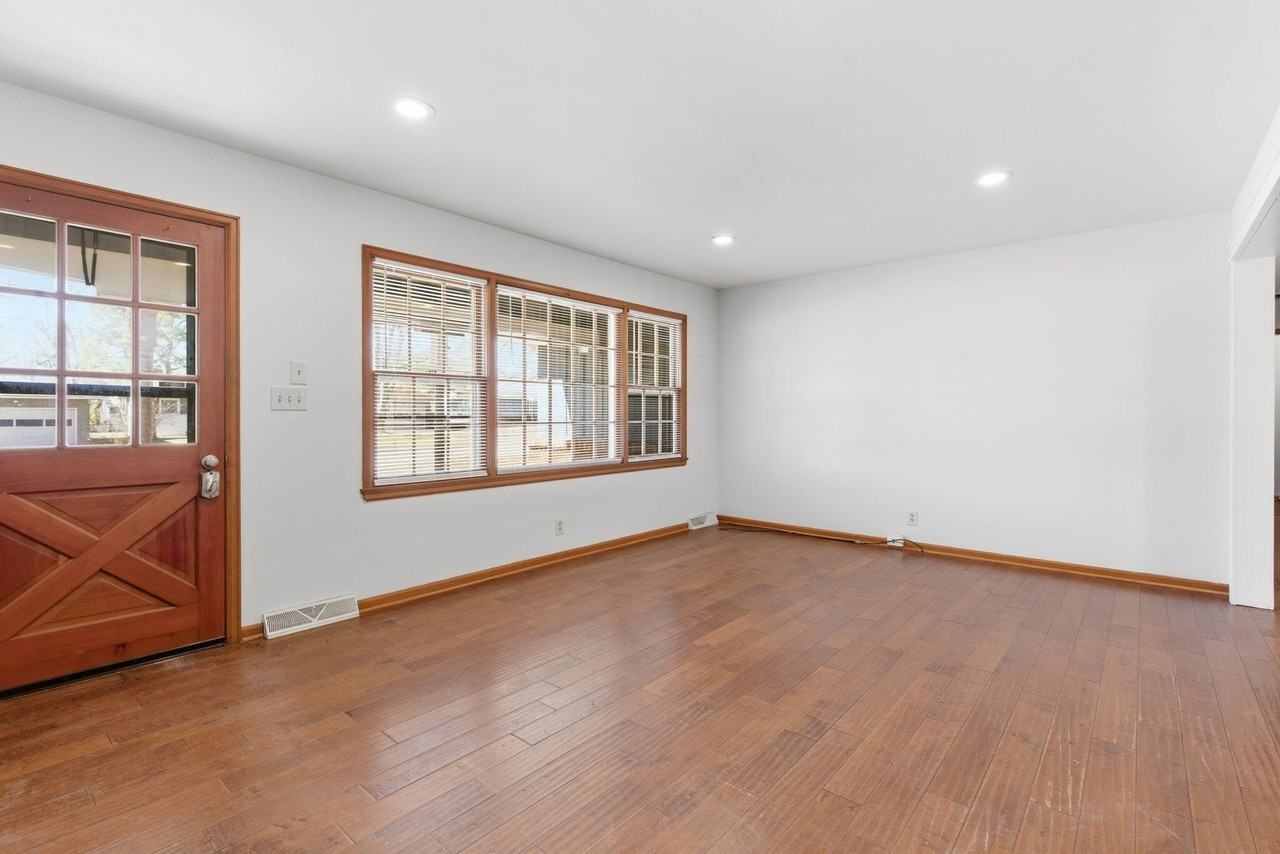 2308 S Hampton Ave - Photo 6 of 25