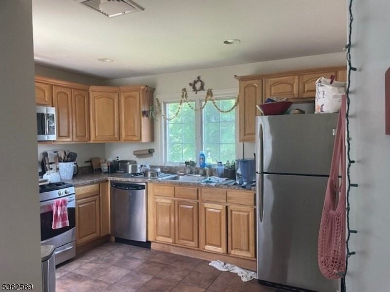 37 E New St - Photo 2 of 4