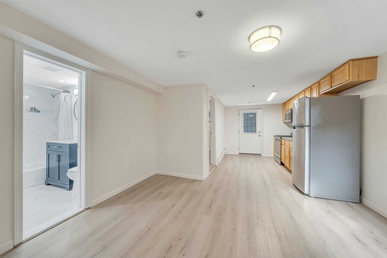 722 27th St #G - Photo 2 of 25