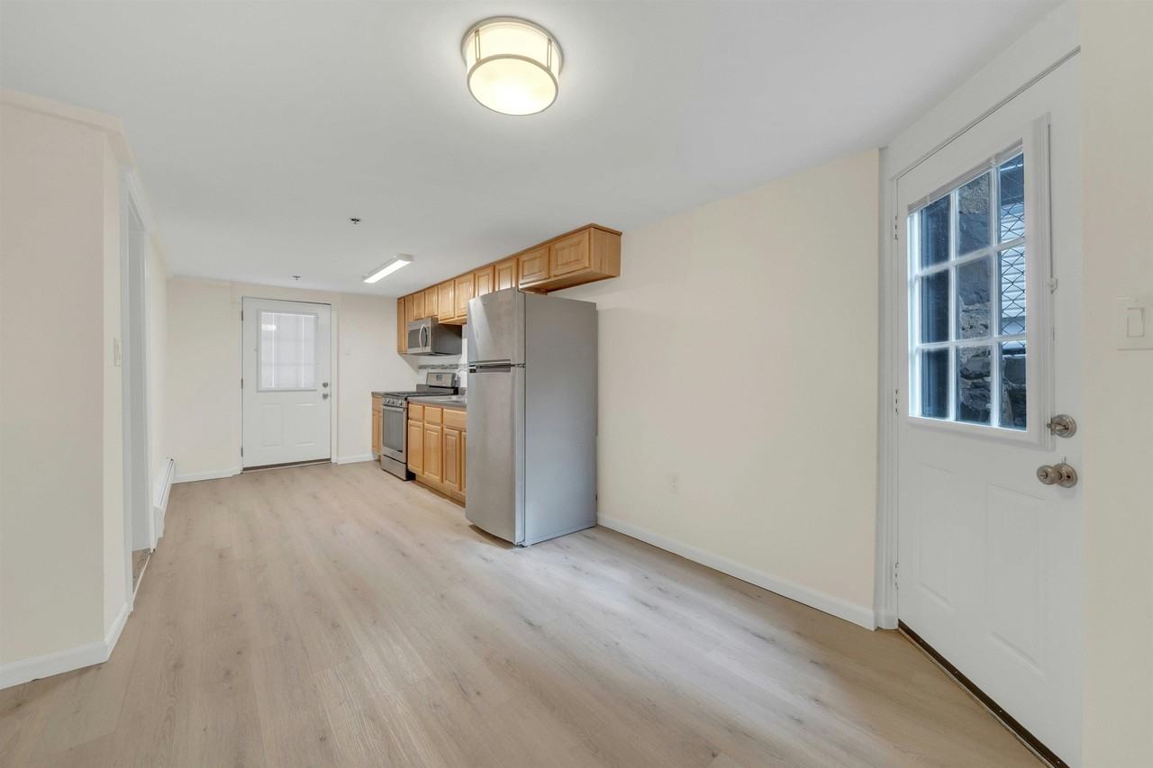 722 27th St #G - Photo 3 of 25