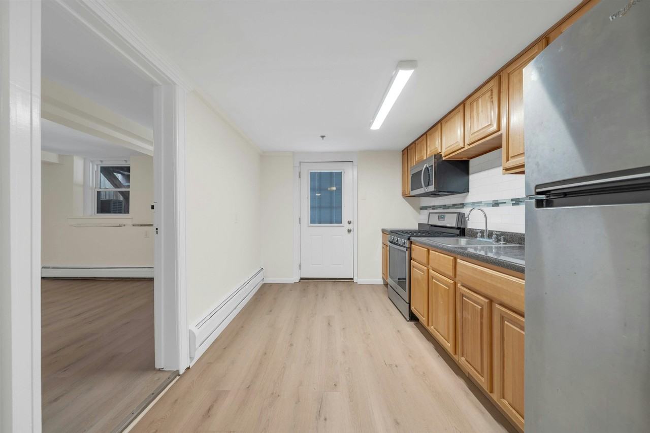 722 27th St #G - Photo 6 of 25