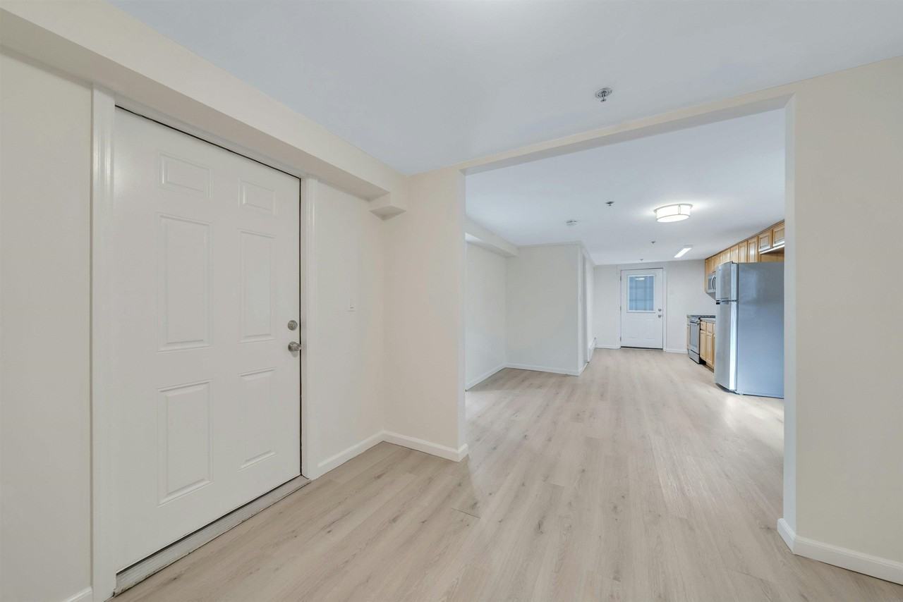 722 27th St #G - Photo 7 of 25