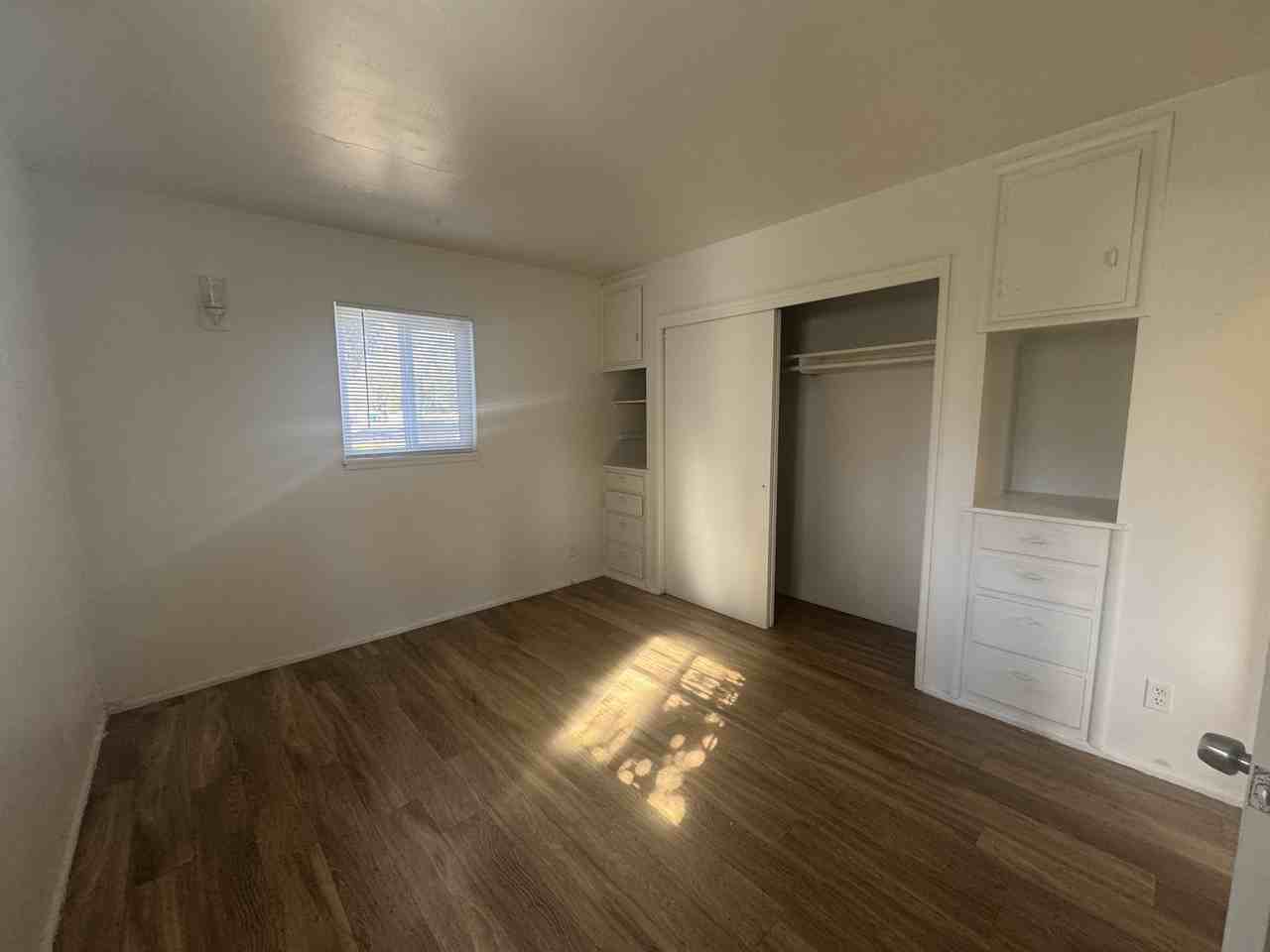 16157 Walnut Avenue - Photo 4 of 6