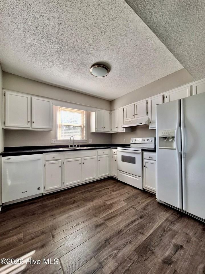 1849 Quail Ridge Rd Apt E #E - Photo 3 of 14