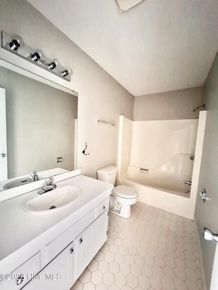 1849 Quail Ridge Rd Apt E #E - Photo 6 of 14