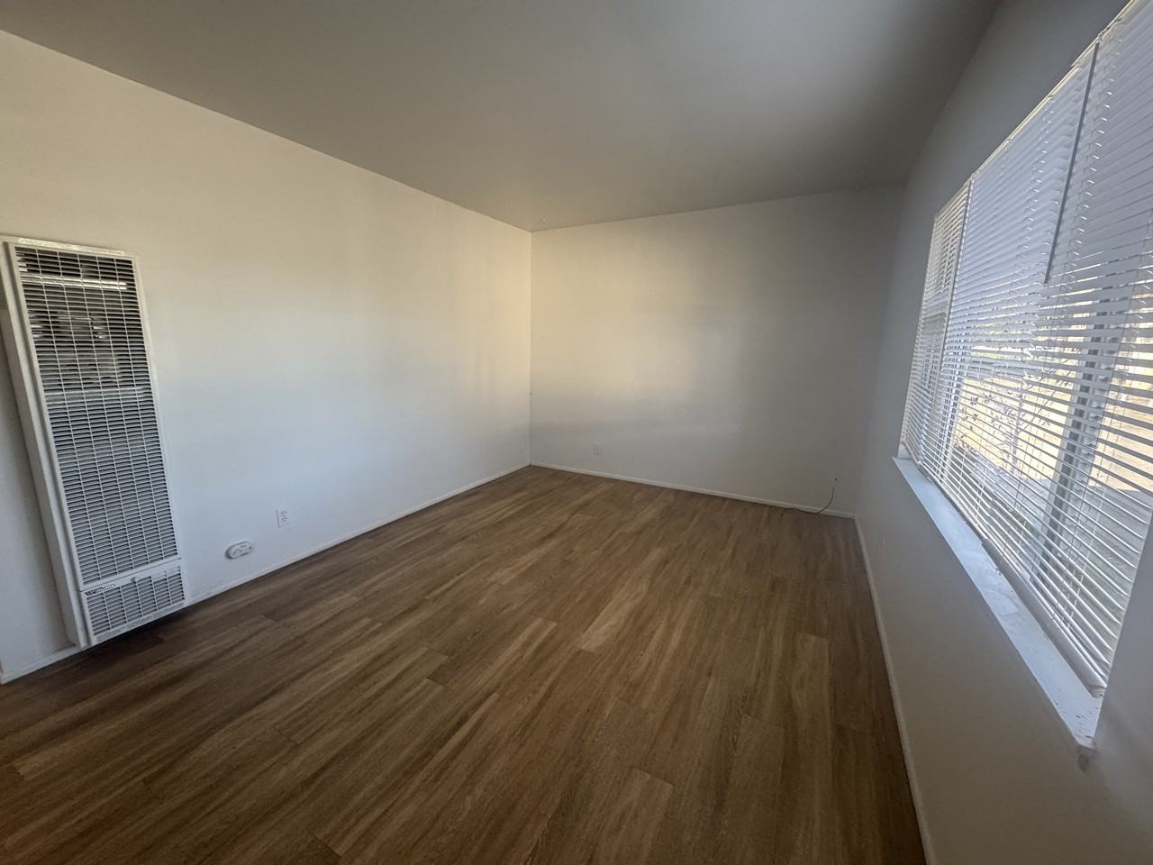 16157 Walnut Avenue - Photo 2 of 6