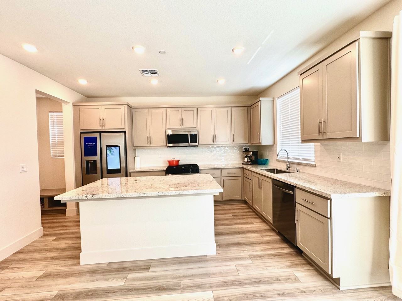 7253 Vinny Pl #MAIN - Photo 3 of 39