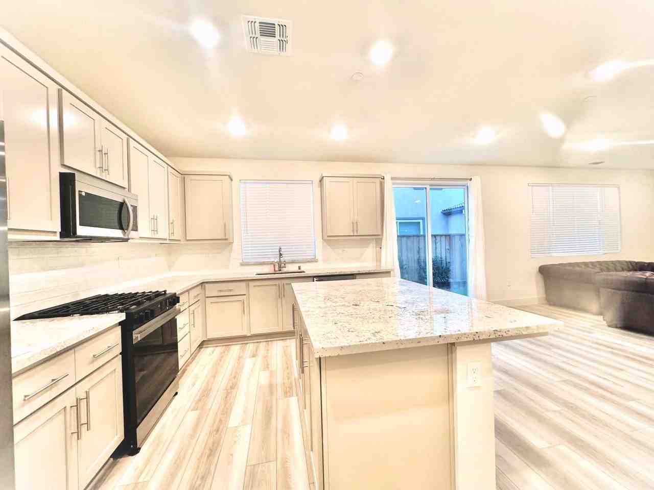 7253 Vinny Pl #MAIN - Photo 4 of 39