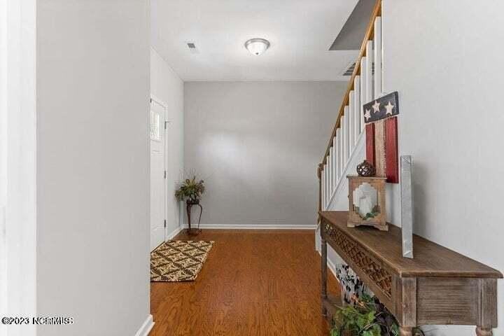 135 Regatta Way - Photo 3 of 28