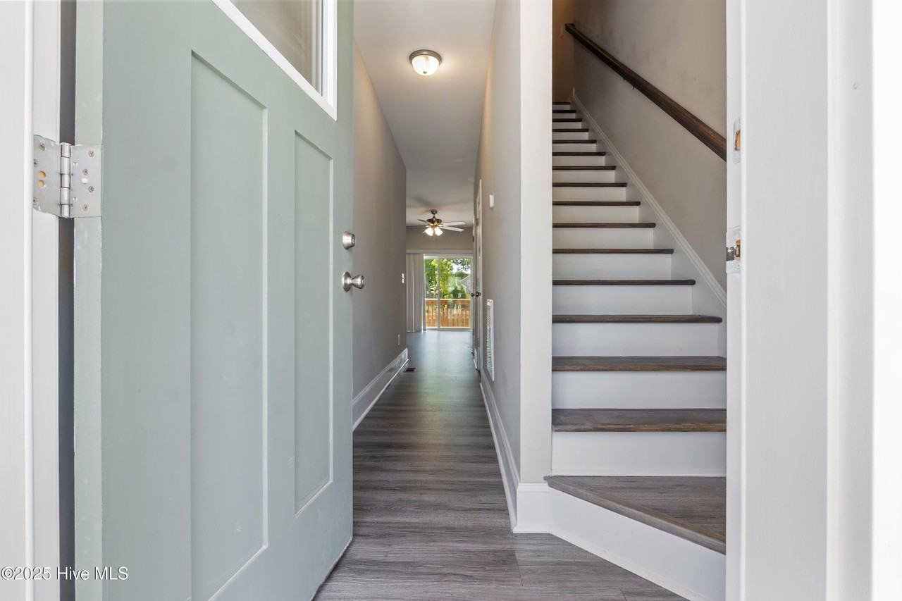 834 Ducks Lndg - Photo 5 of 25