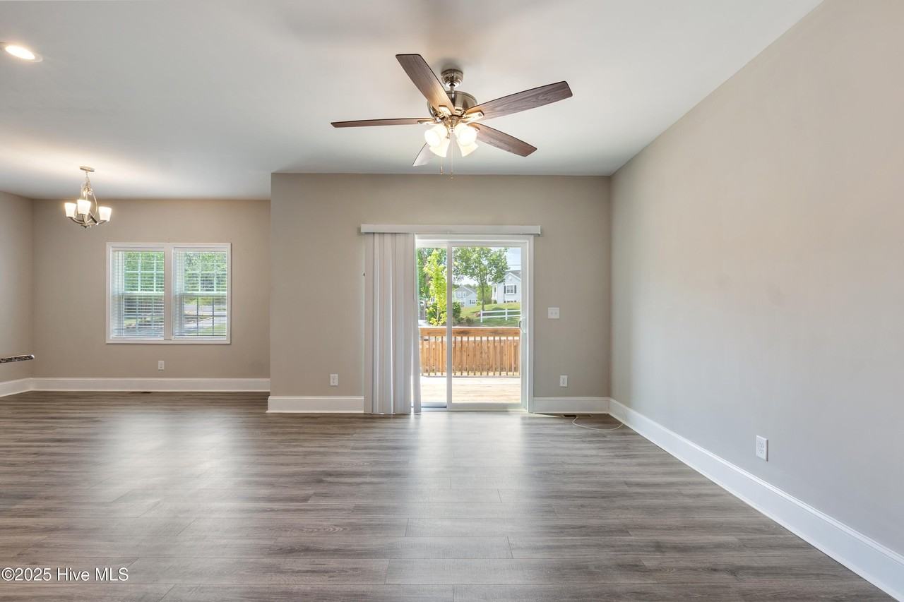 834 Ducks Lndg - Photo 6 of 25