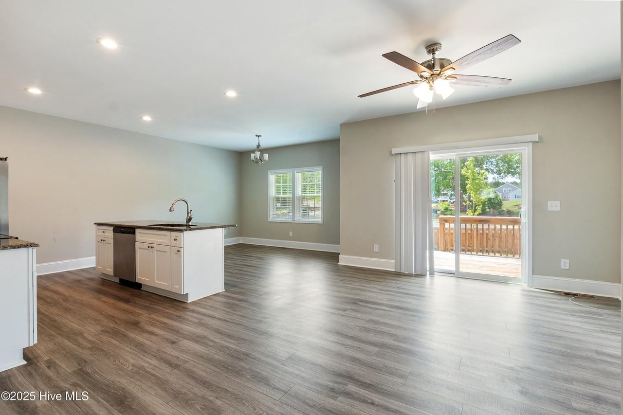 834 Ducks Lndg - Photo 7 of 25