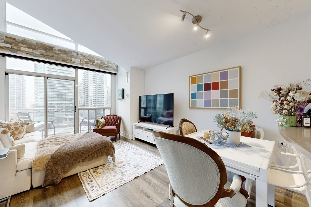 1029 King Street West #829 - Photo 4 of 11