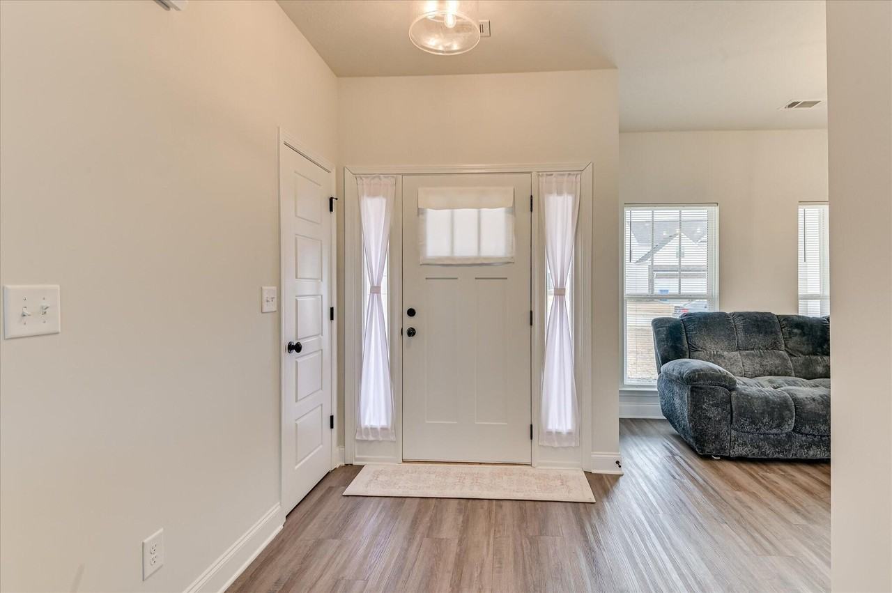 917 Sweetgrass Cir - Photo 5 of 35