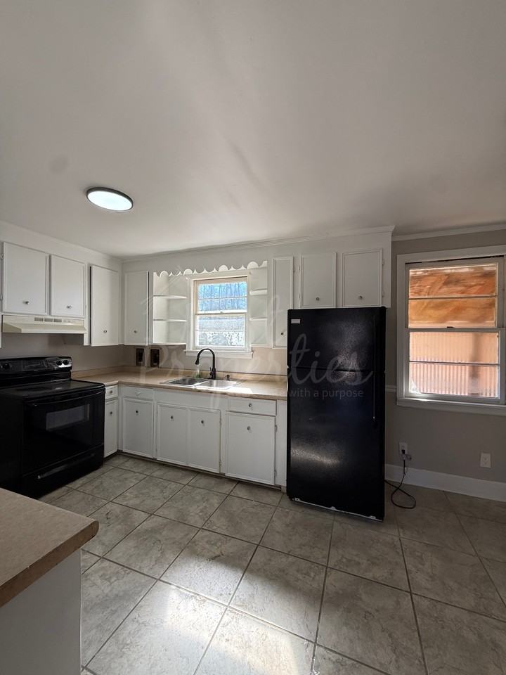 921 Woodland Dr #1 - Photo 3 of 9