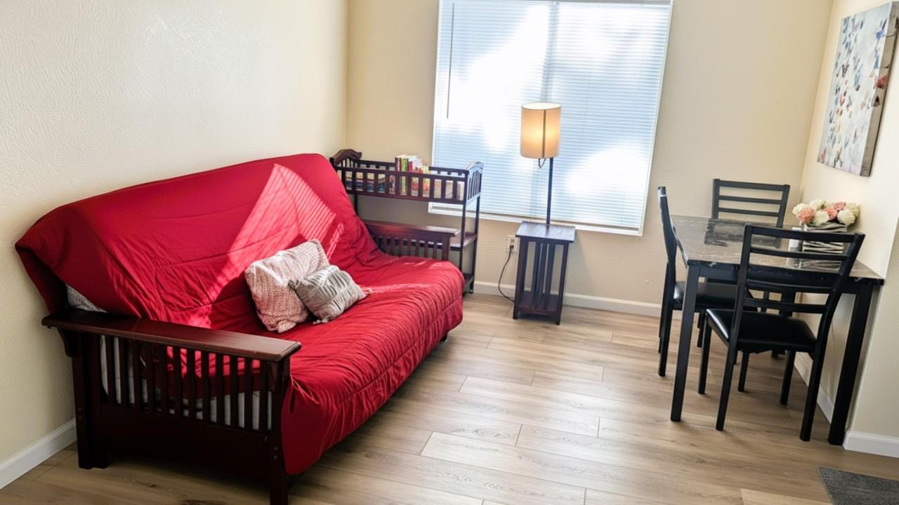 Tampa Ct - Photo 4 of 32