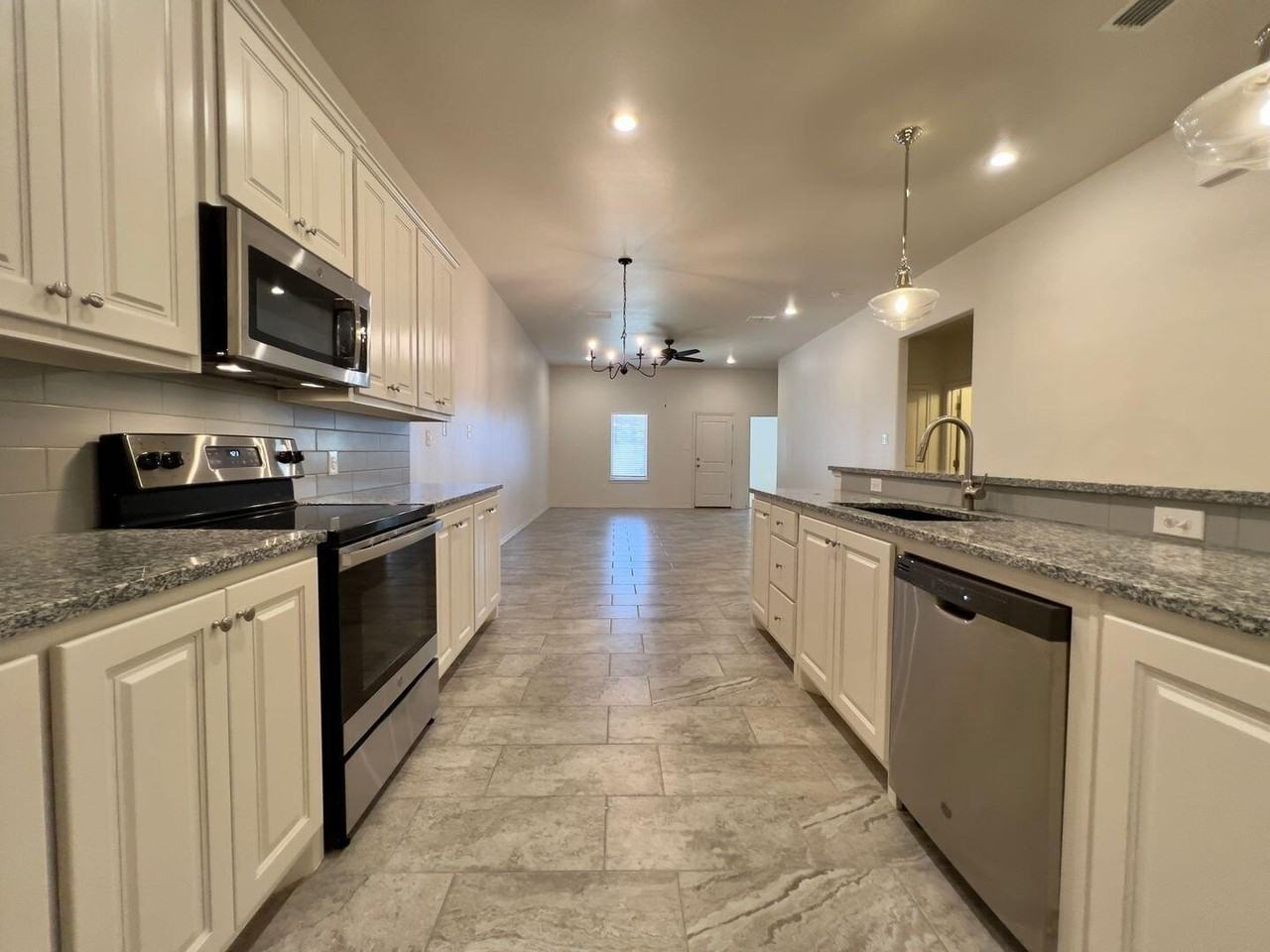 5508 Lehigh St - Photo 4 of 18