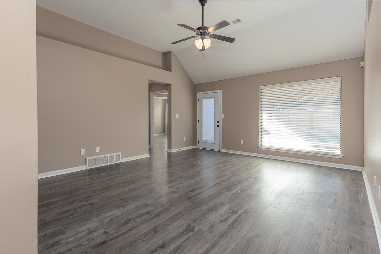 12387 Bevan Dr - Photo 4 of 19