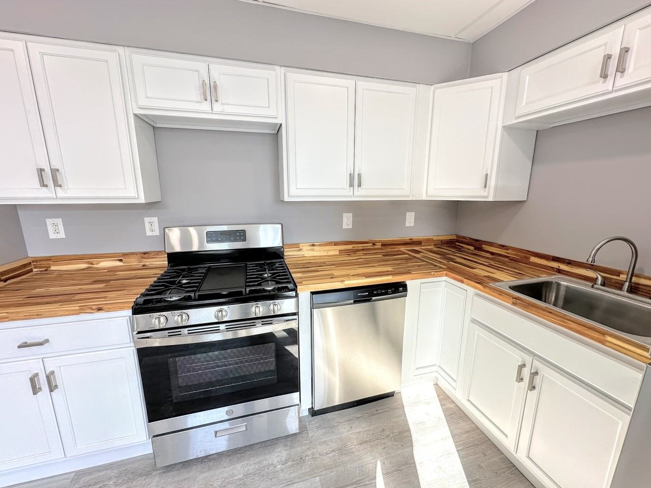 1776 Arlington Ave #1 - Photo 5 of 34